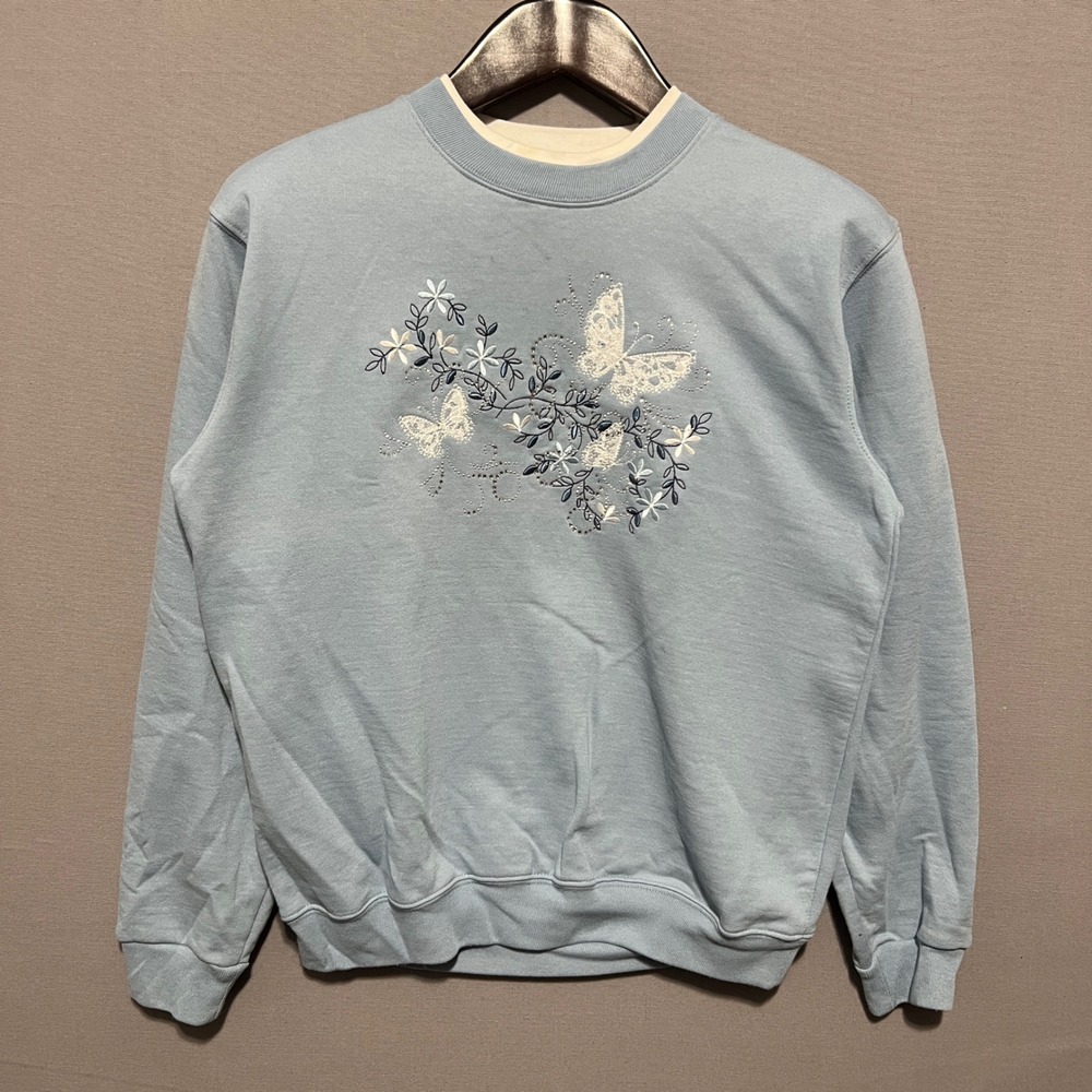 Country Store Womens Medium Blue Butterfly Embroidered Rhinestone Sweatshirt y2k